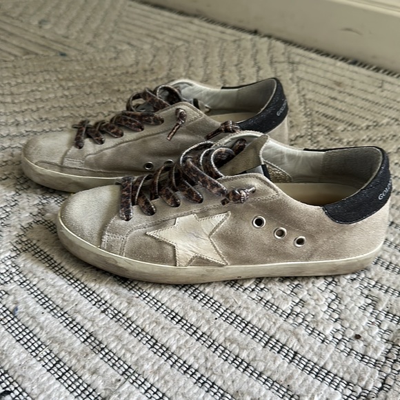 Low top neutral Gold Goose sneakers size 37 - Picture 2 of 4